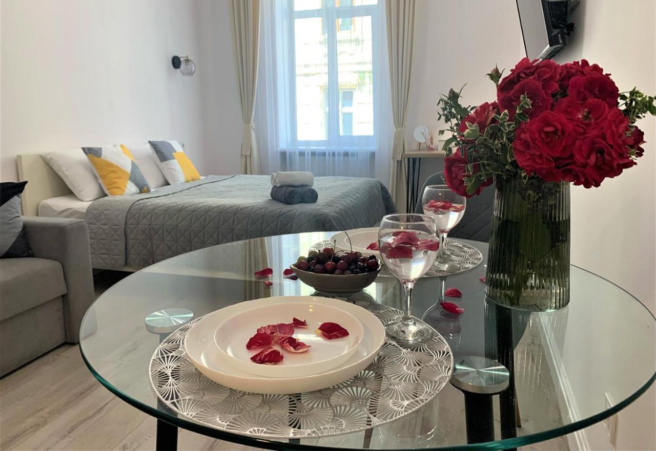 Iris On Popovich Apartment