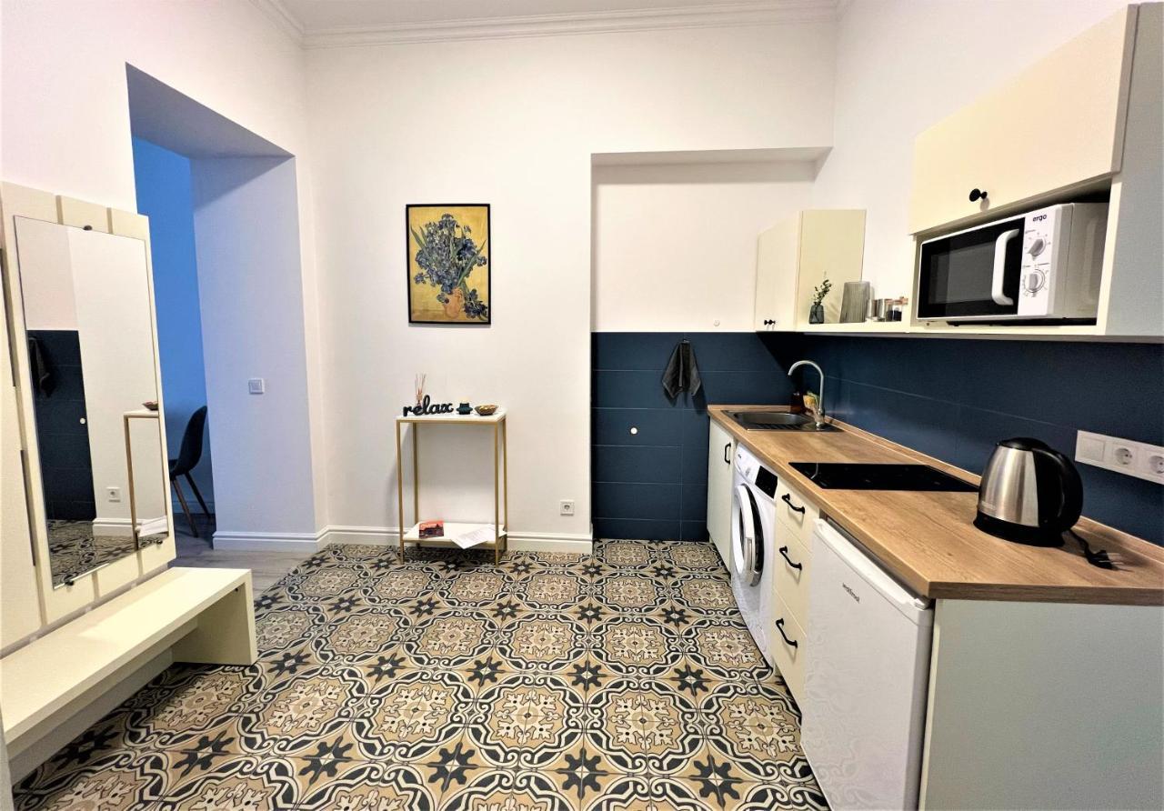 Iris On Popovich Apartment *